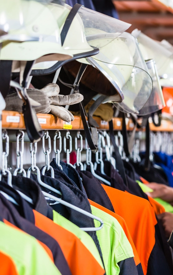 Feuerwehranzüge und Schutzkleidung